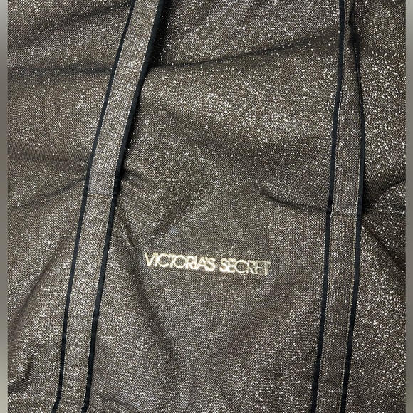 EUC Victorias Secret 17” x 15” Weekend bag - Picture 2 of 7